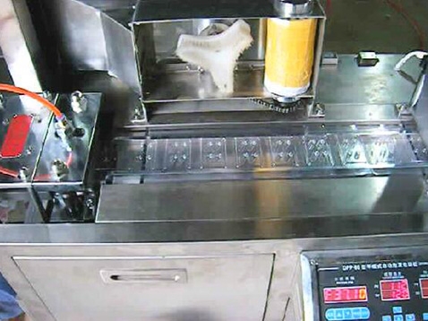 80铝塑泡罩包装机